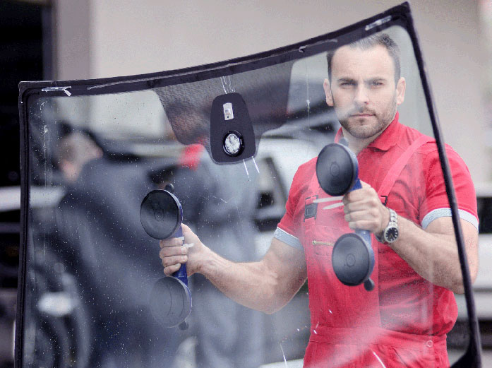 Mobile auto glass repairs & windshield replacement Bakersfield, CA.